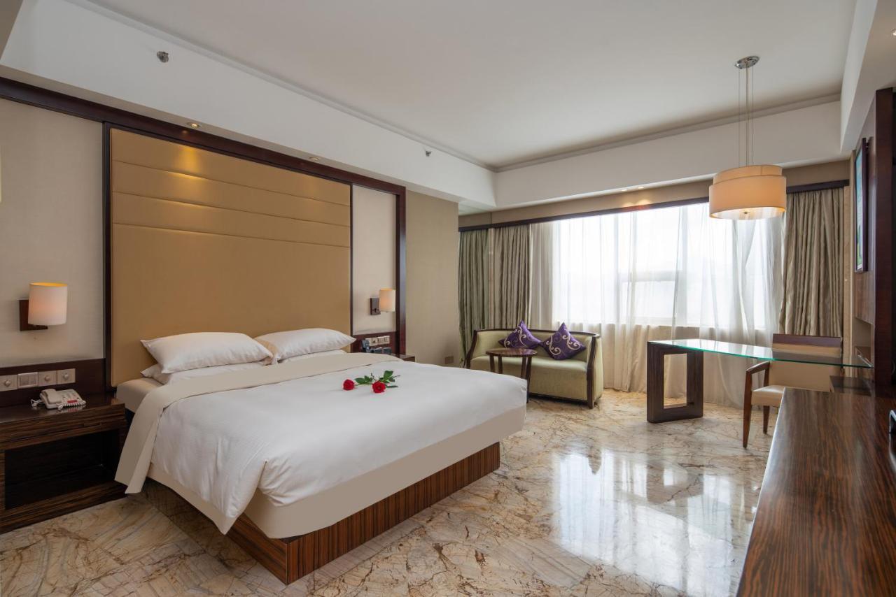 King Royal Hotel Yunfu Экстерьер фото