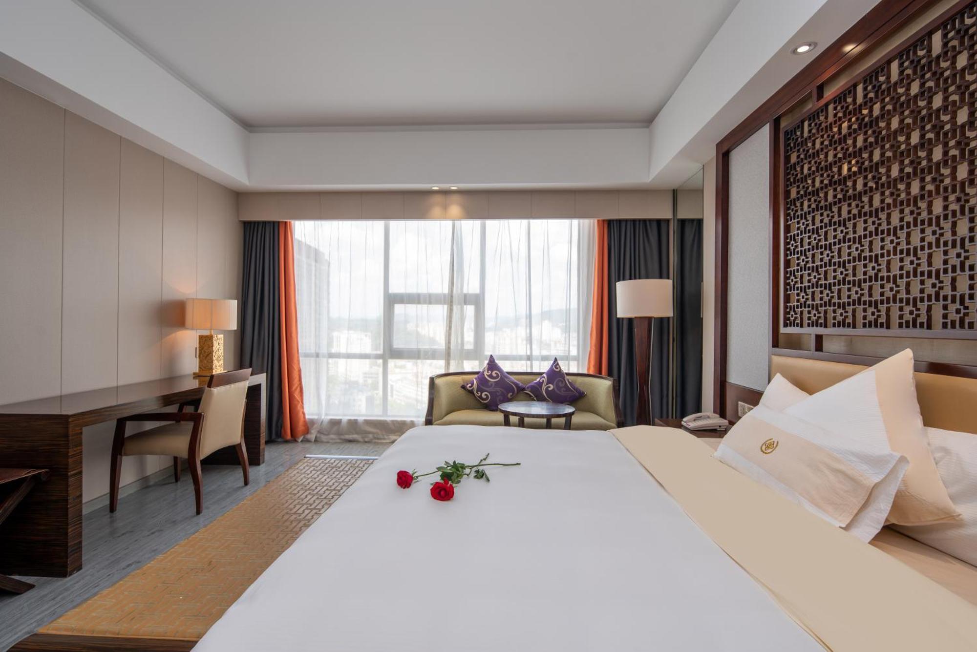 King Royal Hotel Yunfu Экстерьер фото