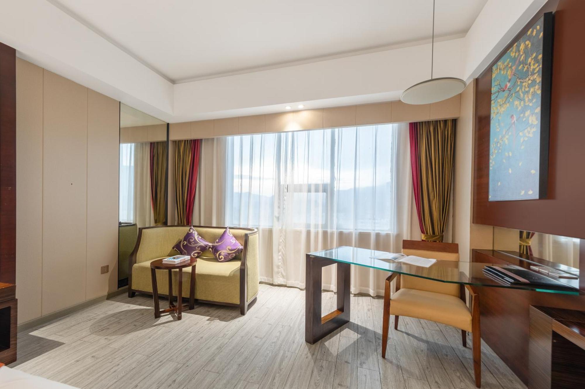 King Royal Hotel Yunfu Экстерьер фото